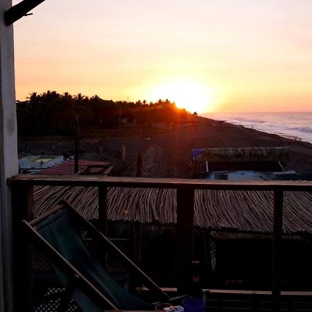 Black Sand Beachhouse Monterrico Bagian luar foto