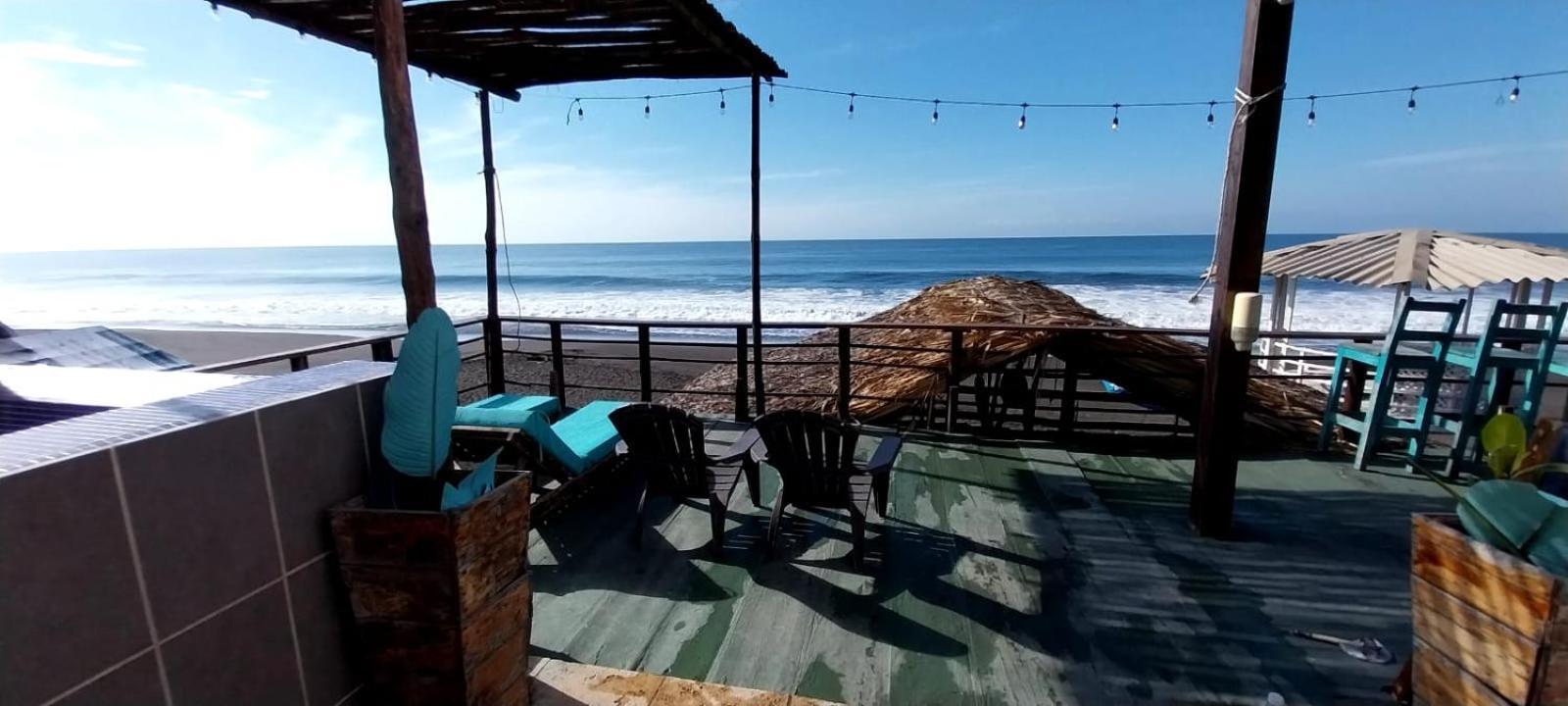 Black Sand Beachhouse Monterrico Bagian luar foto
