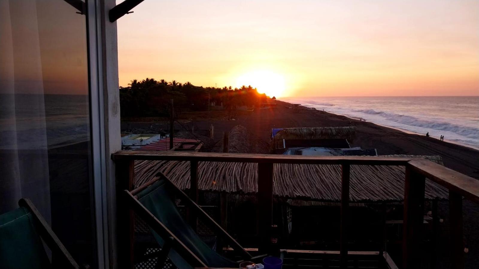 Black Sand Beachhouse Monterrico Bagian luar foto