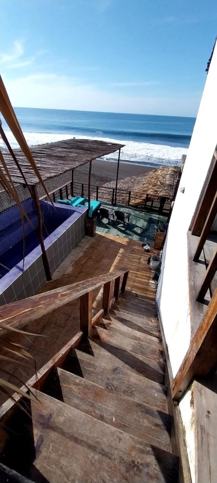 Black Sand Beachhouse Monterrico Bagian luar foto